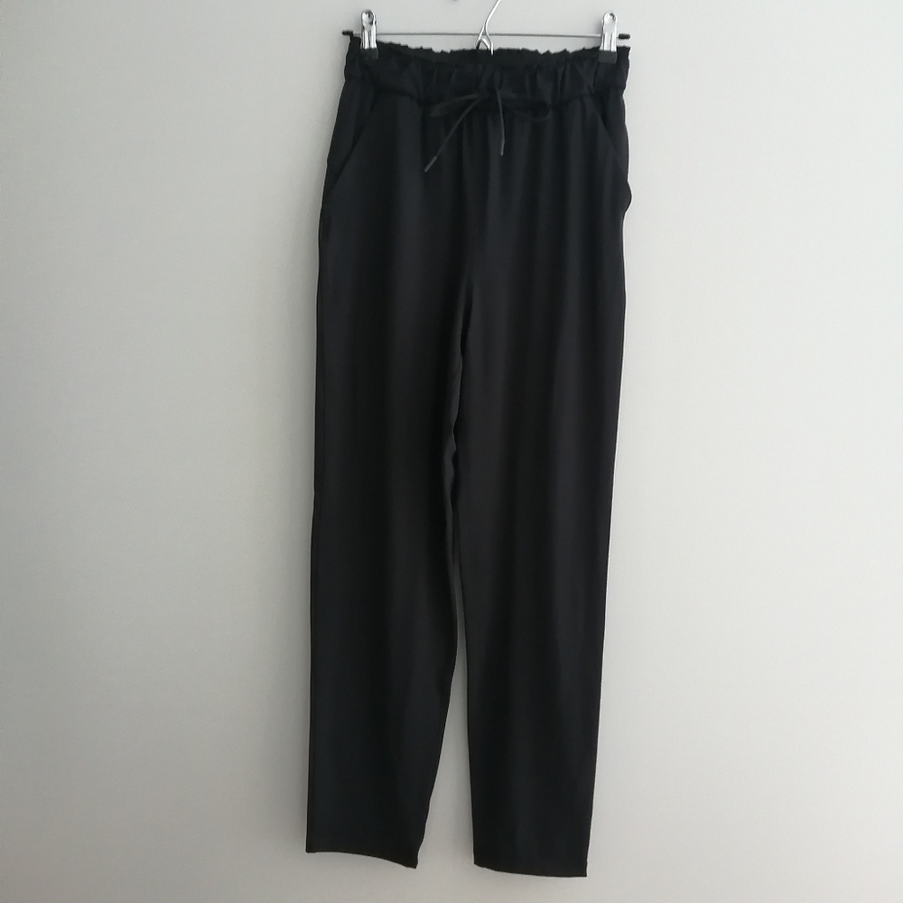 Lululemon Keep Moving Pants 28 Inch High Rise in Black Size 4